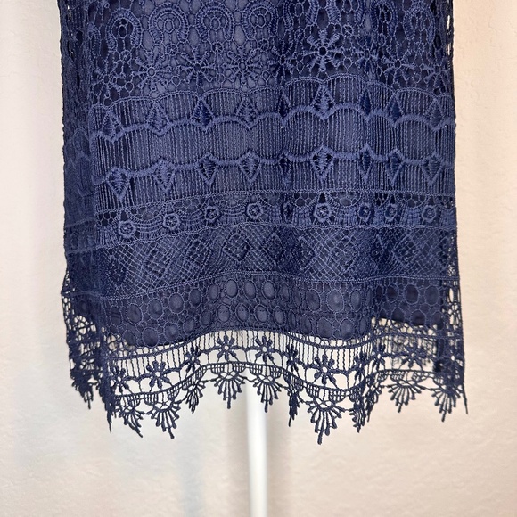 Adiva, Navy Blue Layered Lace Sleeveless Top, Size: M - Picture 4 of 10